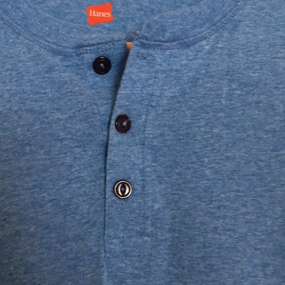 Hanes.  Short sleeve T-shirt.  Medium - Picture 4 of 6